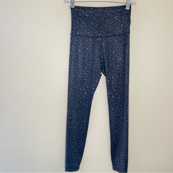 Beyond Yoga Leggings Size Small Black Gray Leopard Print - Picture 1 of 5